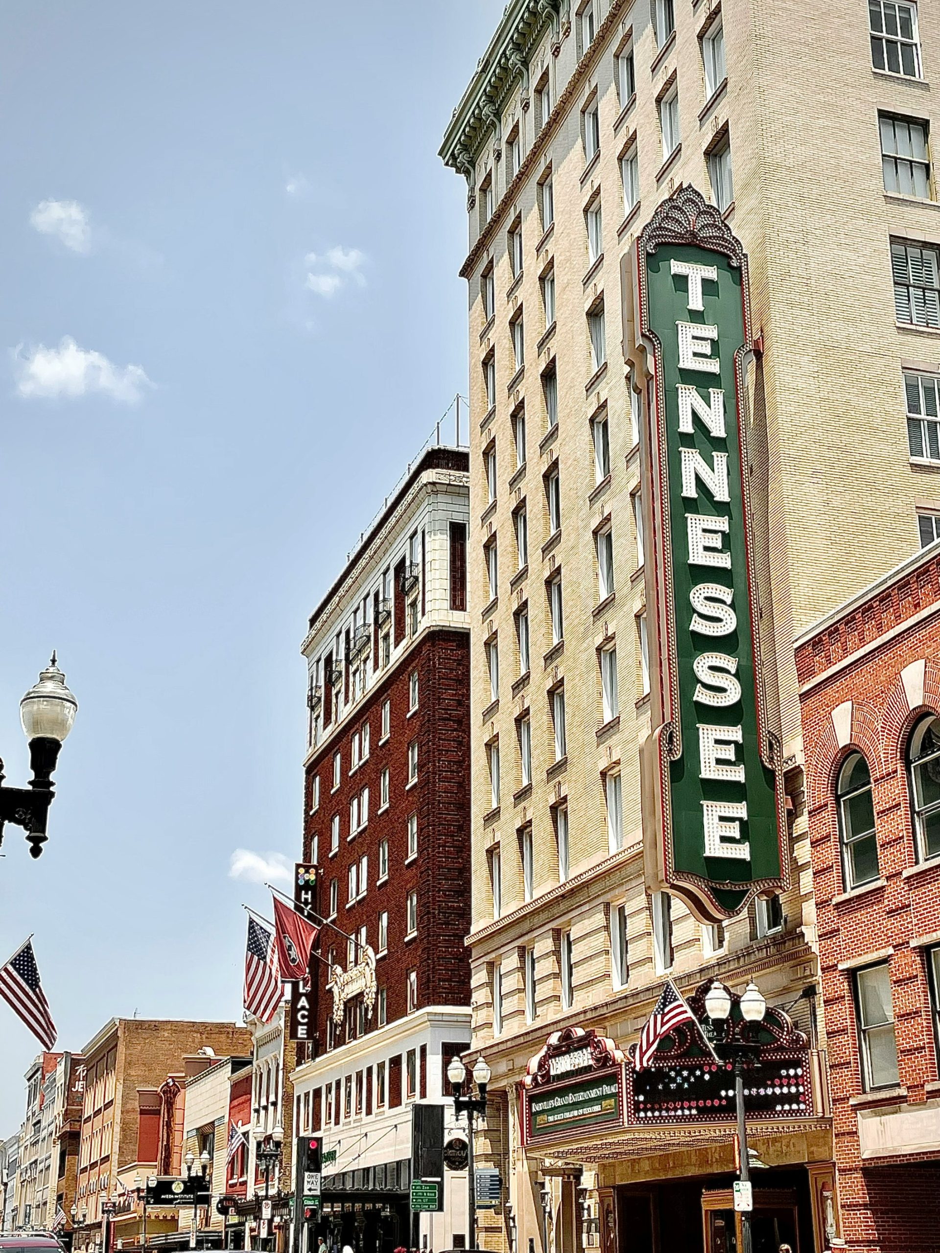 Calculating the DSCR Ratio for Tennessee Property:
Avg. Rental Income in Tennessee: $1,795
Loan Term: 30 Years
Interest Rate: 7.2%
Monthly Mortgage Payment(PITIA): $1,480
DSCR = $1,795 ÷ $1,480
DSCR = 1.21
Monthly Positive Cash Flow: $315
